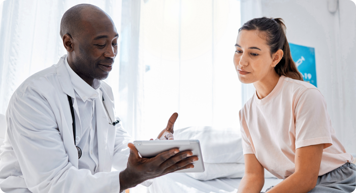 Médecin parlant à un patient | Allergies d'automne